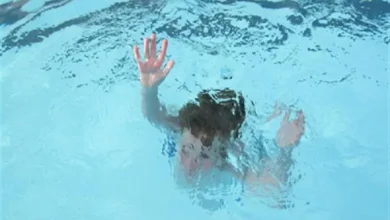 غرق شدن کودک در استخر